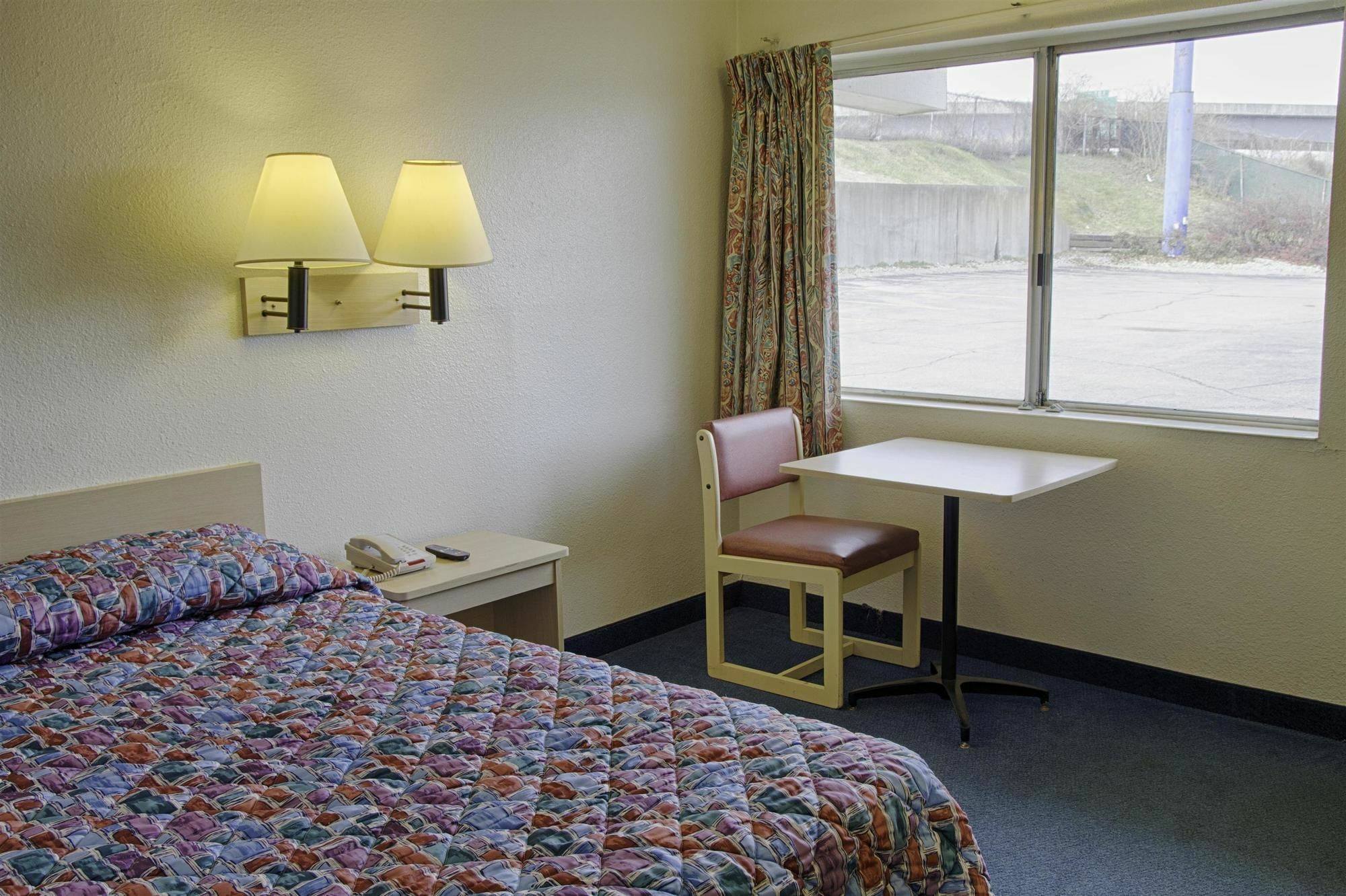 Super 8 By Wyndham Florence Luaran gambar